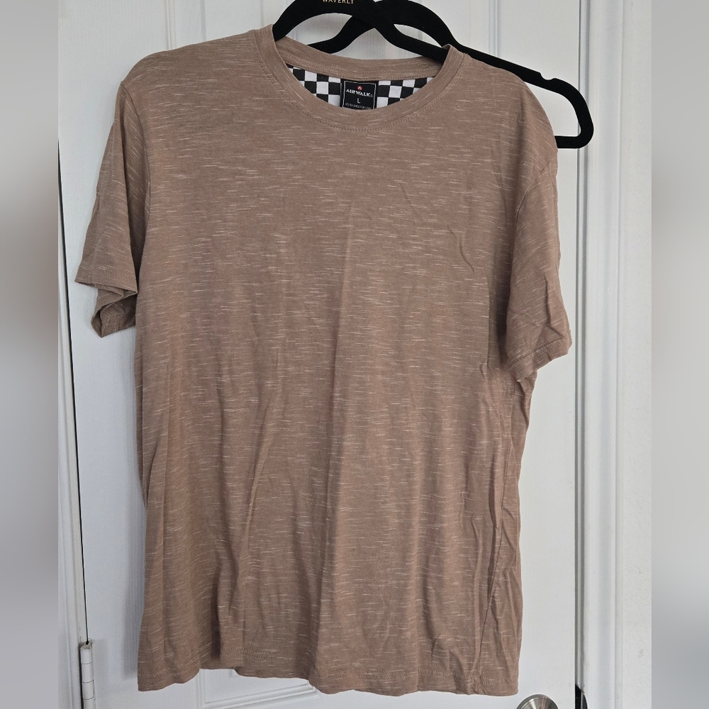 Airwalk men shirt. L